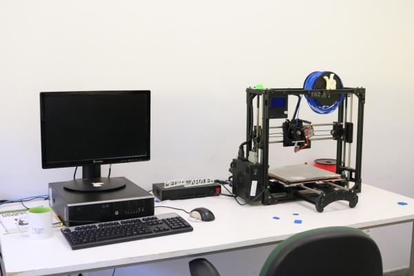 Impressora 3D marca Lulzbot modelo TAZ5.JPG